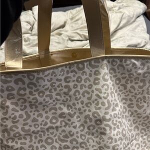 Elegant Beige Leopard Print Tote Bag